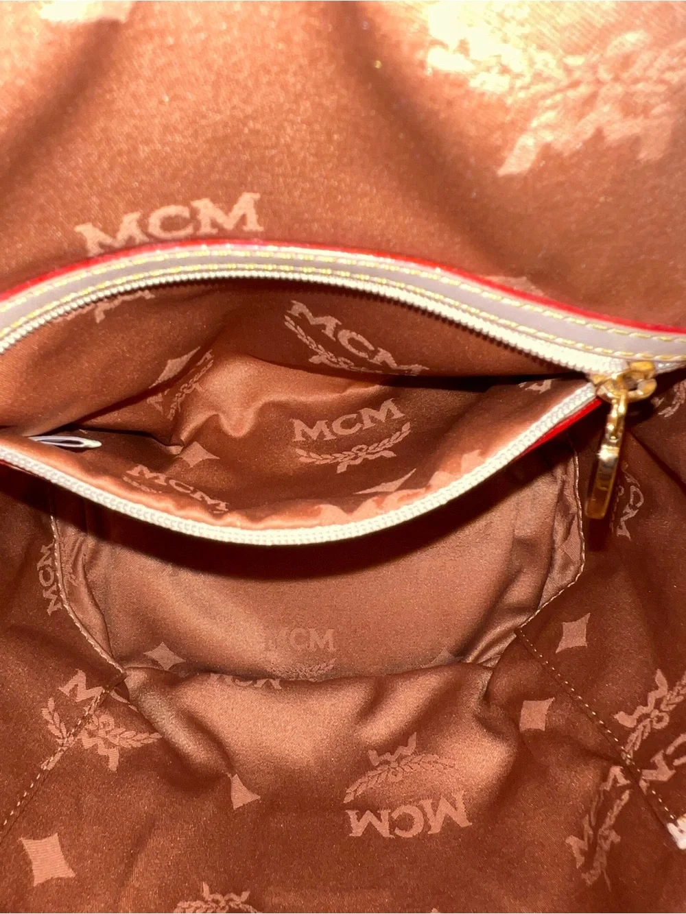 AUTH MCM BUCKET WHITE
